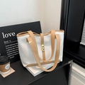 Witte geweven draagtas met bruine lederen bies en gouden metalen sluiting voor - Wit & Khaki