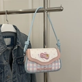 Borsa a spalla a pois rosa e quadri blu con toppa a ciliegia e dettaglio fiocco - Blu Nebbia