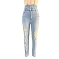 Schmale hellblaue High-Waist-Jeans mit Drei-Knopf-Verschluss und modischen Rissen - S / Hellblau
