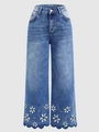 Dettaglio dell'orlo smerlato con ricamo di margherite su jeans blu a vita alta - S / Blu