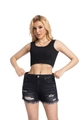 Detalle de pantalones cortos vaqueros negros con bajos deshilachados y crop top - S / Negro