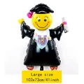 Palloncino di laurea in alluminio con faccina sorridente, tocco e scritta Good Luck, 103x73cm - Grande Dottore in Piedi