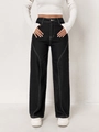 Dettaglio dei jeans neri a vita alta a gamba larga con cuciture bianche a contrasto - XS / Nero