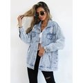 Giacca in denim azzurro oversize con dettagli strappati e bottoni classici in metallo - S / Blu