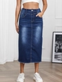 Dettaglio gonna di jeans a vita alta con bottoni metallici e orlo a taglio vivo rifinito - XS / Blu