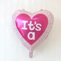 Herzballon aus rosa Folie mit Karomuster und Aufdruck It's a girl für Babypartys - It's a Herz / 22 Zoll