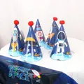 Weltraum Kinder Geburtstag Set mit blauen Astronauten Partyhüten und Weltraum Tischdecke - Weltraum Papierhut Set