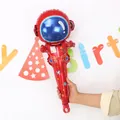Roter Astronauten-Folienballon für Geburtstagsparty-Deko, Größe 52x30cm aufgeblasen - Roter Spaceman Stockballon