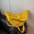 Bolso bandolera de nylon amarillo tipo media luna con tirador de cremallera trenzado - Amarillo