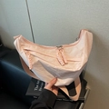 Bolso bandolera media luna rosa claro de nailon con tirador de cremallera tejido - Rosa