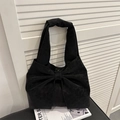 Elegante bolso de mano de ante negro con lazo grande sobre un asiento de cuero - Negro (Sin Colgante)