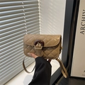 Borsa a tracolla trapuntata kaki con cuciture a diamante e fibbia in effetto legno - Cachi