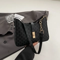 Borsa a spalla retrò nera con stampa monogramma M e tracolla a catena d'oro - Nero