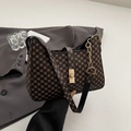 Borsa a spalla retrò con motivo geometrico marrone scuro e catena metallica oro - Marrone