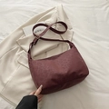 Borsa sottobraccio bordeaux con stampa leopardata e tracolla regolabile con fibbia - Rosso