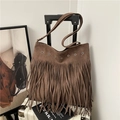 Sac cabas en similicuir marron à franges avec œillets métalliques de style bohème - Marron