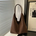 Bolso tote hobo grande de ante marrón oscuro con estampado de leopardo y correa ancha - Marrón