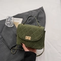Bolso bandolera de ante verde oscuro con acolchado de rombos y cierre de metal dorado - Verde