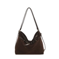 Grande borsa hobo in pelle scamosciata marrone scuro con dettagli dorati - Marrone