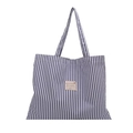 Minimalistische blauw-wit gestreepte canvas tote bag met lange hengsels en een stoffen label - Donkerblauw