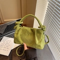 Grasgroene wolktas met geplooide suèdetextuur en geknoopte handgreep voor crossbody gebruik - Groen