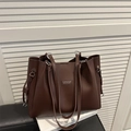 Donkerbruine matte PU-leren shopper met dubbele schouderbanden en vintage label-detail - Bruin