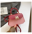 Sac à main rouge bicolore en texture tressée avec logo M doré et bandoulière - Rouge
