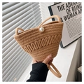 Mini bolso de paja tipo cubo con cierre de perla y textura tejida en caqui natural - Caqui