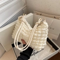 Sac bandoulière nuage blanc avec texture matelassée à bulles et design plissé - Blanc Cassé