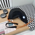 Schwarze Canvas-Umhängetasche mit orangefarbenem Seilgurt und Smiley-Aufnäher - Schwarz
