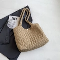 Borsa tote trapuntata kaki con morbida trama a pieghe e capiente spazio interno - Cachi