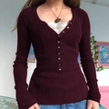 Slim fit long sleeve ribbed knit top in burgundy with V-neck and button detailing - XS / Burgundy