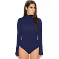 Détail du body bleu marine à col roulé et manches longues en tissu tricoté extensible - Bleu clair