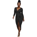 Elegante vestido negro de manga larga con cuello en V, abertura alta y pliegues - S / Negro