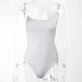 Detalle de body blanco ajustado con tirantes de cadena de diamantes muy elegantes - S / Blanco
