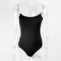 Detalle del body ajustado negro con tirantes finos de cadena de pedrería plateada - S / Negro