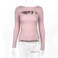 Detalle de un top de punto acanalado rosa con un diseño calado sexy en el pecho - S / Rosa