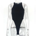 Detalle de body acanalado negro con cuello halter y diseño de pierna de corte alto - S / Negro