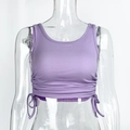 Detailweergave van paarse geribbelde crop top met verstelbare trekkoorden aan de zijkant - S / Paars