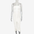 Detailansicht weißes figurbetontes Kleid mit Raffungen und hohem Schlitz vorne - S / Weiß