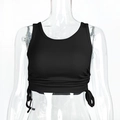 Detail van zwarte geribbelde crop top met trekkoorden aan de zijkant en rimpeling - S / Zwart