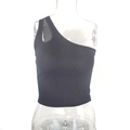 Detail van een zwarte one-shoulder crop top met een stijlvolle asymmetrische ovale uitsparing - S / Zwart