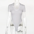 Détail du body en maille côtelée blanche montrant le col polo et la texture du décolleté - S / Blanc