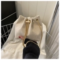 Beige Cord-Beuteltasche mit goldener Kette und Perlen-Kordelzug-Details - Khaki