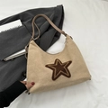 Beigefarbene Schultertasche aus Canvas mit braunem Plüschstern und Gurtband - Khaki