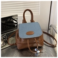 Mini mochila de cuero marrón con solapa de mezclilla azul y logo Pautor para mujer - Marrón Sin Colgante