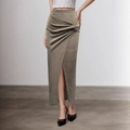 Falda midi entallada con nudo frontal y abertura en tela verde oliva metalizada - XS / Caqui