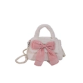 Borsa a tracolla in ecopelliccia bianca con fiocco rosa e tracolla di perle eleganti - Bianco