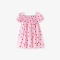 Rosa kariertes Mädchenkleid mit Erdbeermuster und elastischen Smocking-Details - 2Y(90cm) / Rosa Gingham Erdbeerstil (KS0166)