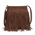 Sac bandoulière en daim marron chic avec longues franges et boucles métalliques dorées - Marron
